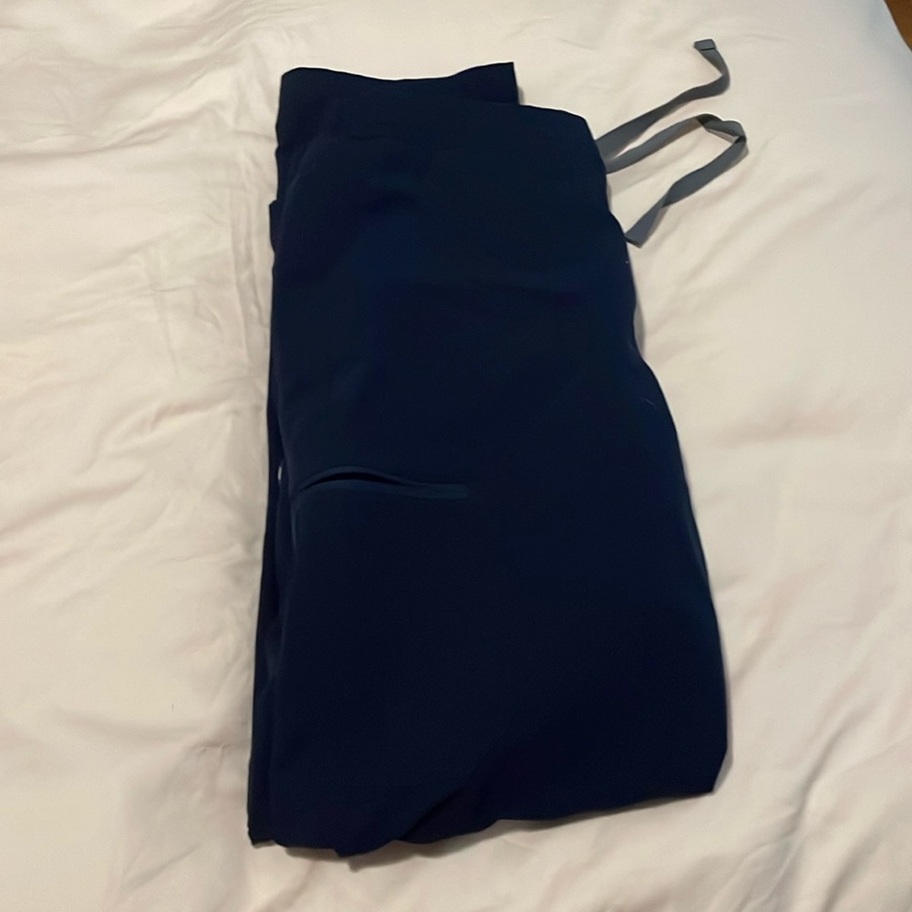 Figs navy yola skinny scrub pants size S